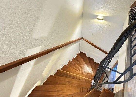 C458DFAB-59AD-4C1C-9403-AA6A7B84879B_1_201_a