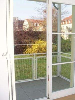Balkon zur Gartenseite (schnittgleiche Wohnung)