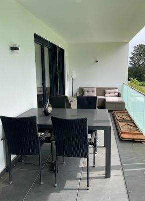 SCHÖNER BALKON MIT VIEL PLATZ UND AUSBLICK