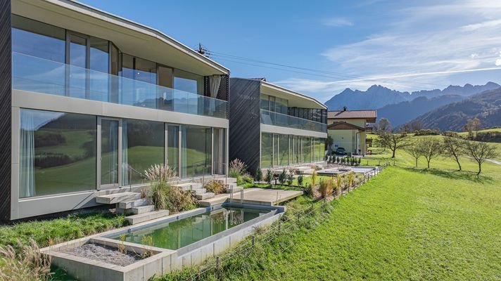 KITZIMMO-Luxusvilla mit Pool und Bergblick in Toplage kaufen - Immobilien Schwendt.