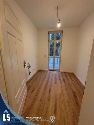 Küche mit Zugang zum Balkon