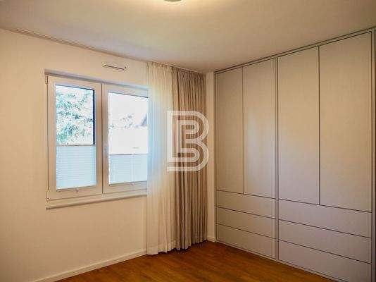 Zimmer mit EInbauschränken