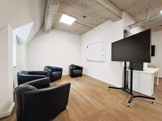 Raum 1 - Pausen- oder Wartebereich Bild 1