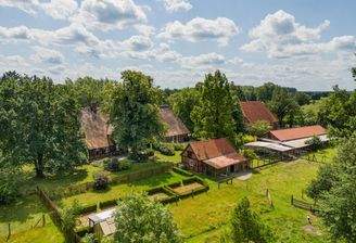 Hofanlage mit Nebengebäuden