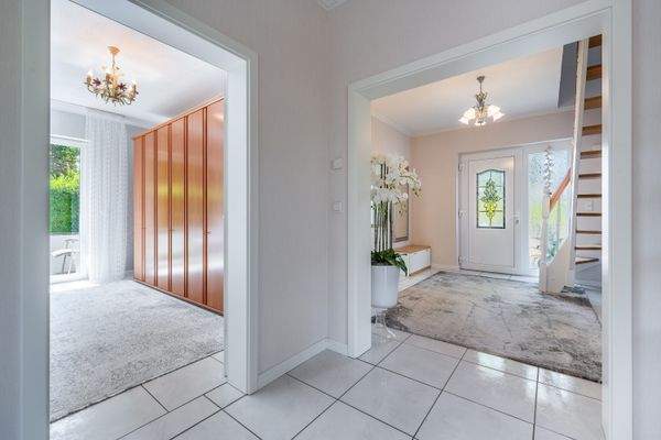 Hausbruch-Großzügiger-Bungalow-mit-Dachausbau-Esszimmer2