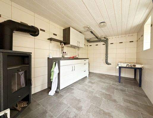 Waschküche mit Kaminofen
