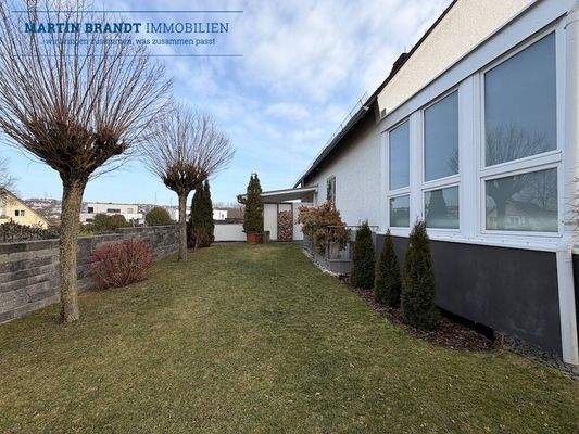 seitlicher Gartenbereich am Haus