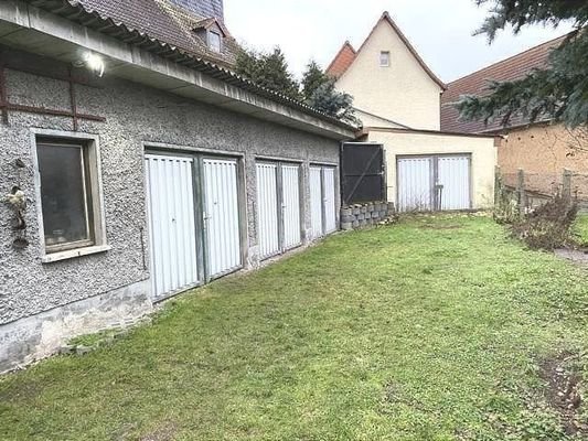 Garagen und Nebengebäude