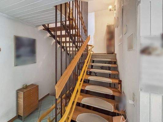 Eingang und Treppenhaus_2