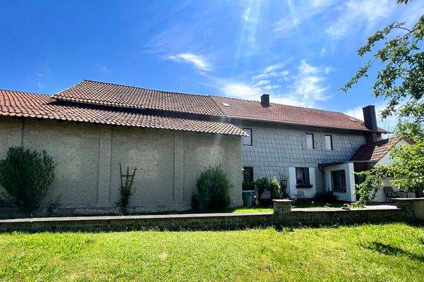 Gartenansicht des Hauses vor dem Zaunbau