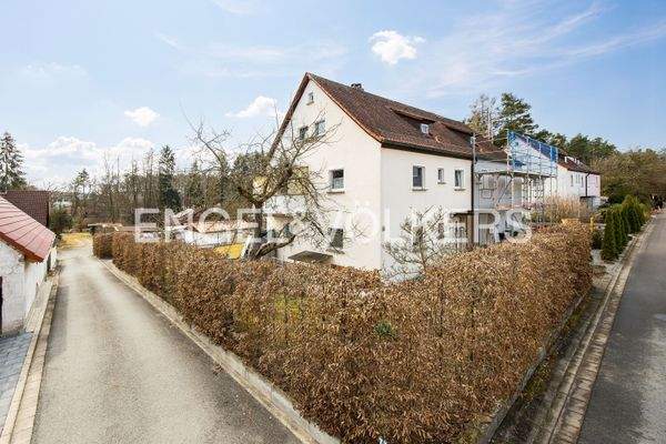 Blick auf die Doppelhaushälfte mit schönem Eckgrundstück