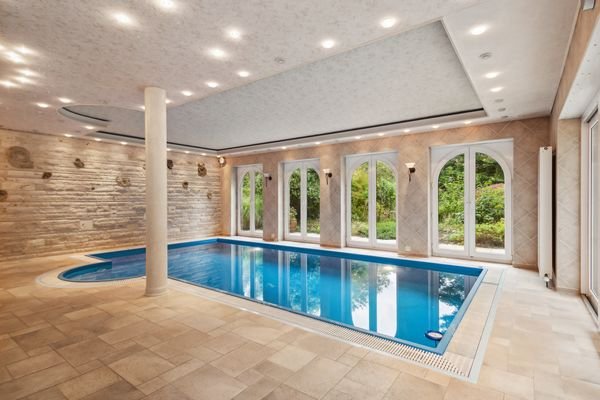 Indoor-Pool