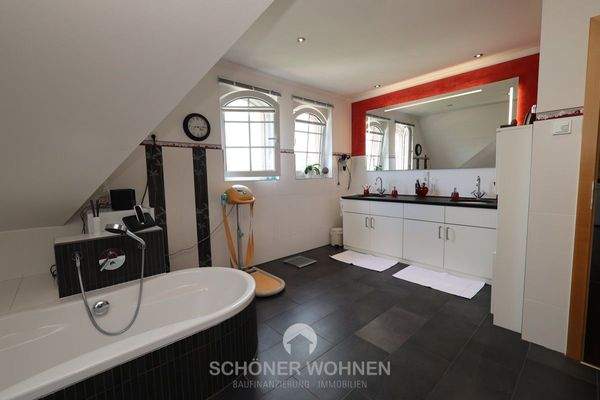 DG | Bad mit 2 Waschbecken