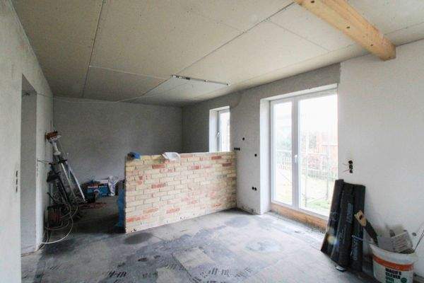 Essbereich und Küche mit Theke