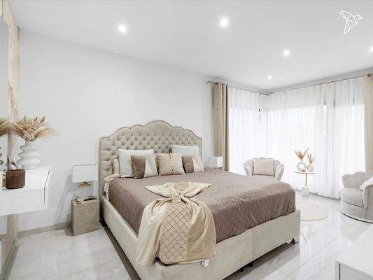 Schlafzimmer mit begehbarem Kleiderschrank