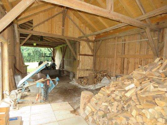 Holz- und Maschinenlager 