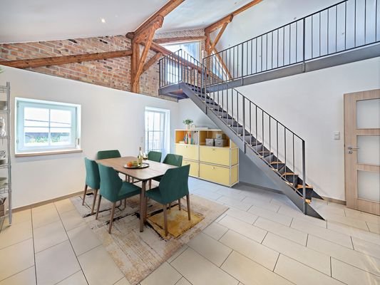 2. OG/DG Wohnküche mit Maisonetteaufgang- digial möbliert 