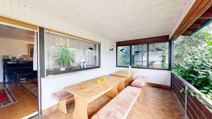 überdachte Terrasse EG