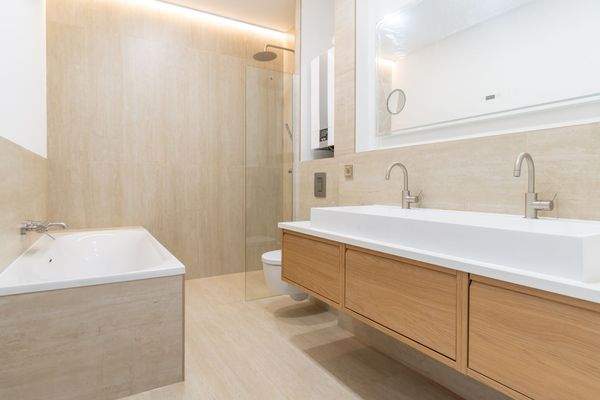 Mastervollbadezimmer