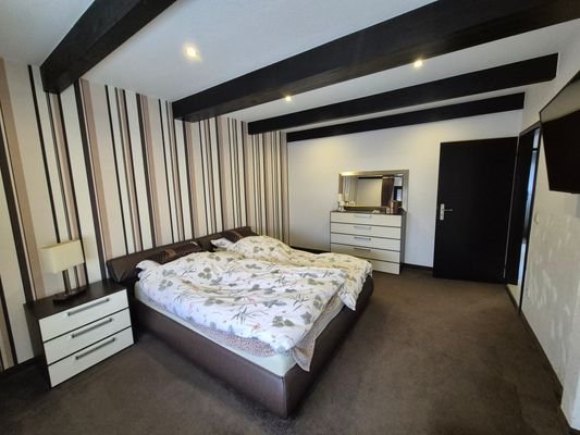 Schlafzimmer EG.jpg