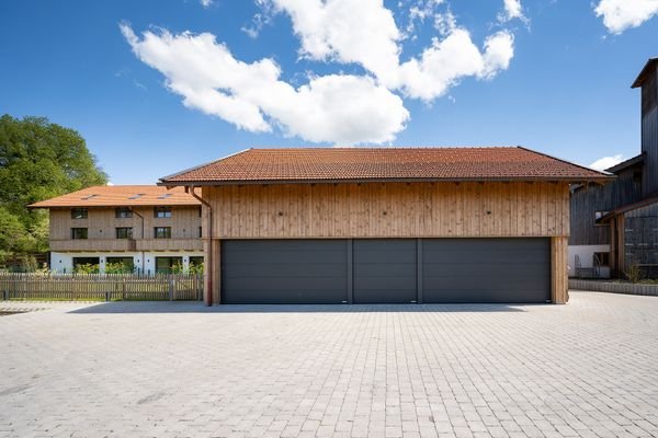 ENDLICH PLATZ! Zur Einheit gehören 2 Garagenplätze mit Wallbox-Anschluss & es gibt 6 WEG-Gästeparkplätze