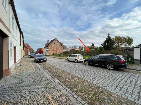 Grundstück mit Umfeld