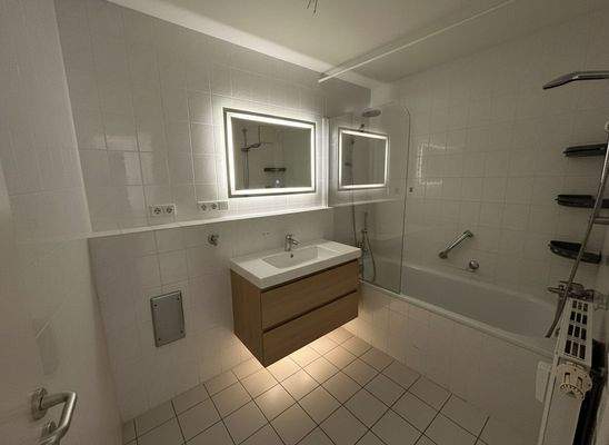 Badezimmer KI/Homegestaged 