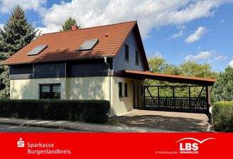 Wohnhaus und Carport