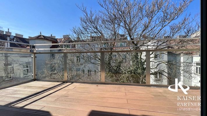 Balkon - 1. DG