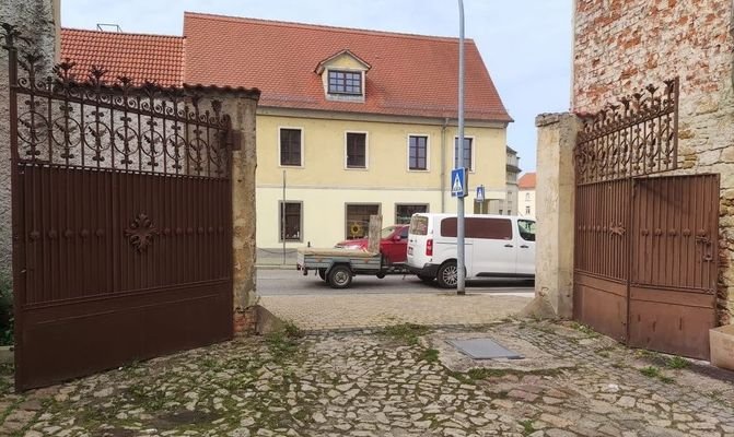 Tor mit Verzierungen
