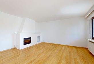 Wohnzimmer mit Kamin