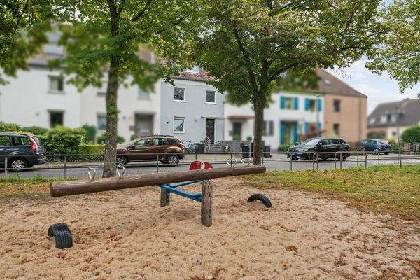 Spielplatz vor dem Haus