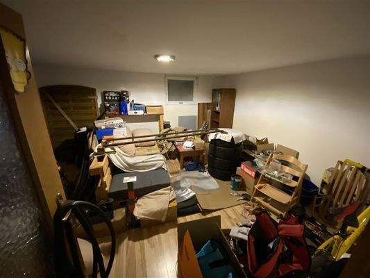 UG-Raum3-großer-Hobbyraum 20m²