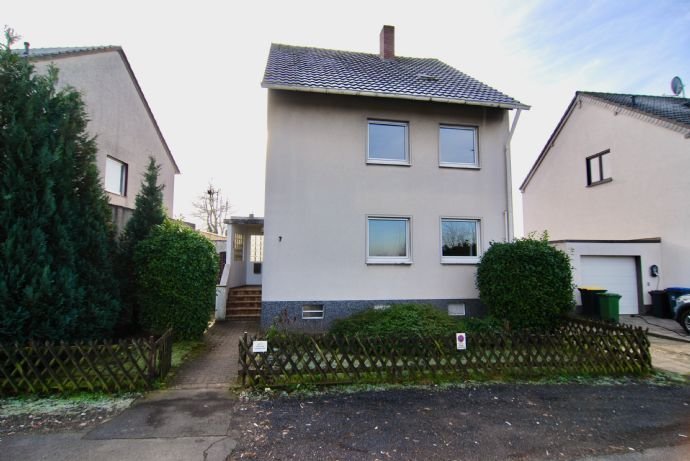 Freistehendes Einfamilienhaus in Bonn-Geislar mit Terrasse, kleinem Garten und Garage