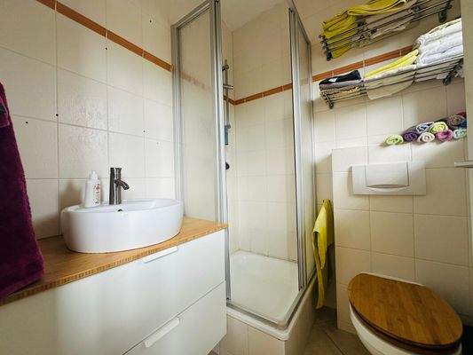 Gäste-WC mit Dusche