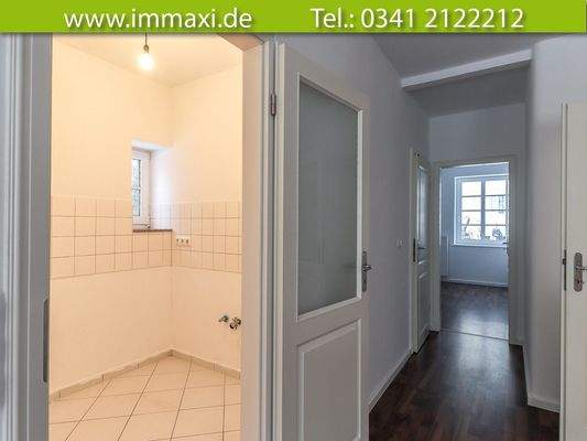 Blick-zur-Küche-und-Flur