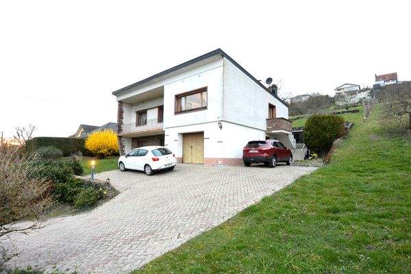 2  mit 3 Stellplätzen