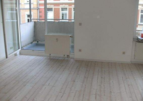 Wohnzimmer mit Balkon