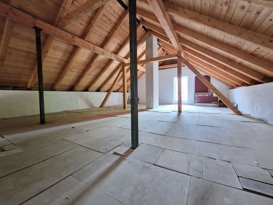 Dachboden(Ausbau möglich)