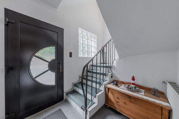 Links: Treppenhaus unten