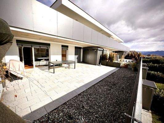 Überdachte Terrasse / Freifläche