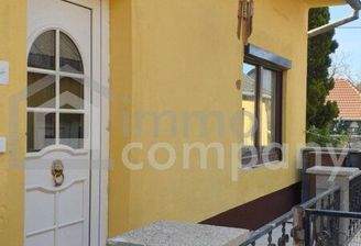 Nebenhaus mit Terrasse