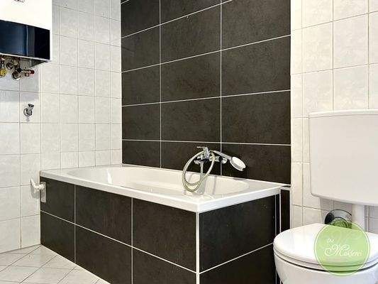 Modernes Badezimmer mit ...