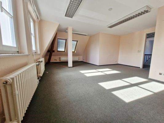 DG Büro mit Blick zur Tür GR 3.3 