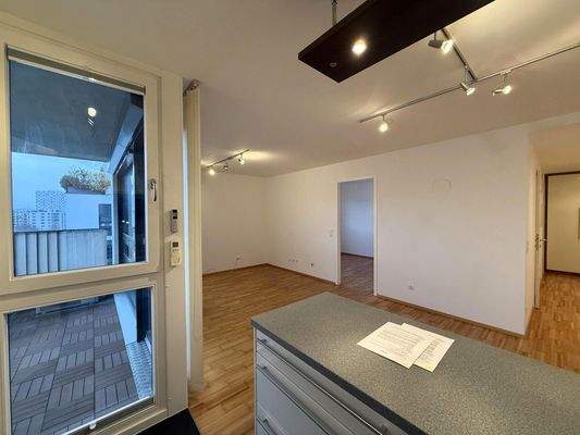 Wohn- / Essküche, klimatisiert / Deckenleuchten