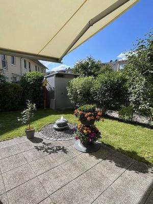 Gartenhaus u. Brunnen