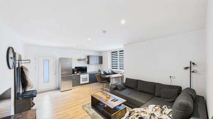 CAM03143G0-PR0192-STILL002