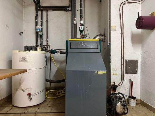 Ölzentralheizung im Keller