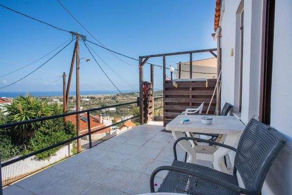 Kreta, Tavronitis: Villa mit Meerblick und 3 unabhängigen Apartments zu verkaufen