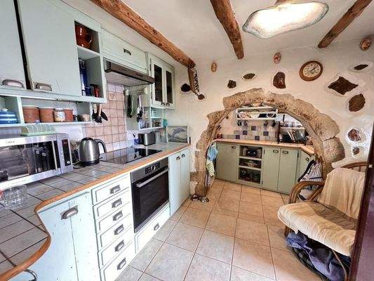 Kreta, Paleloni – Traditionelles kretisches Haus mit ikonischen Steinbögen